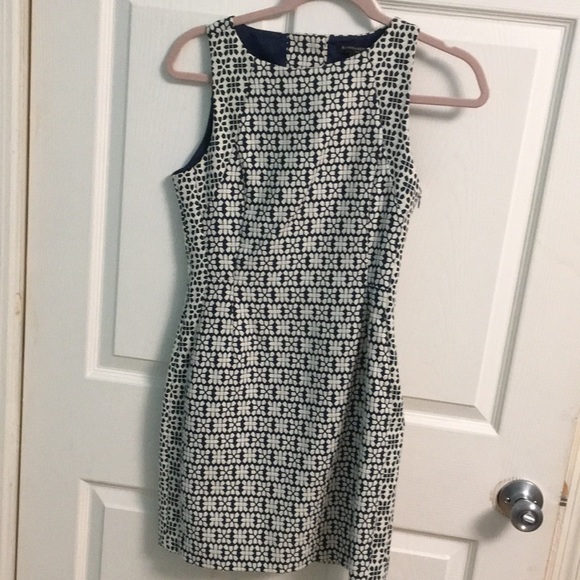 Banana Republic Dresses & Skirts - Banana Republic dress with flower detail 0P